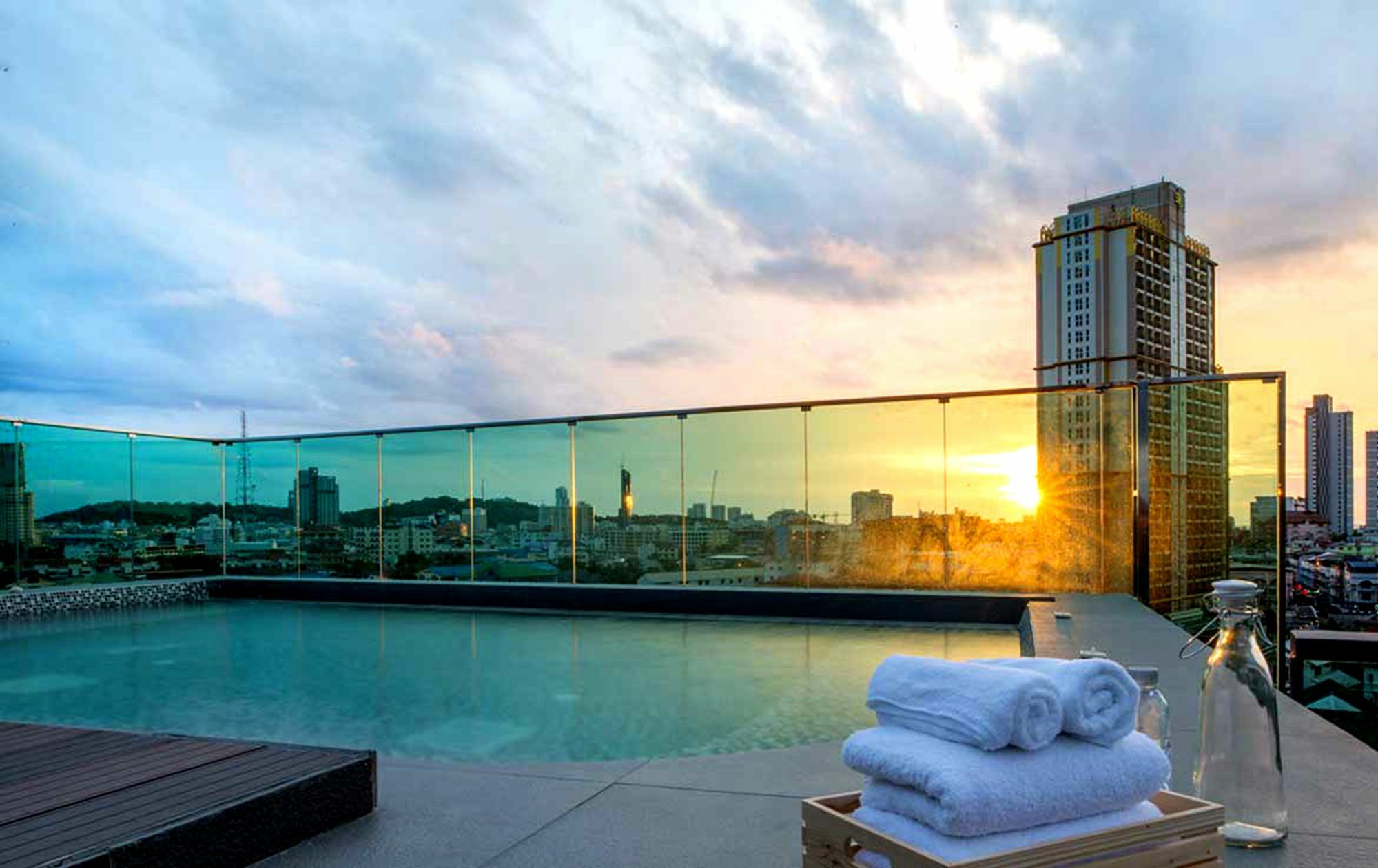Urban Attitude Apartment Pattaya Bagian luar foto